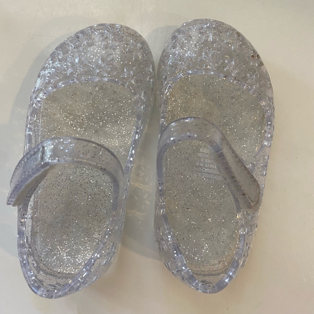 Old navy jellies size 6-12 months